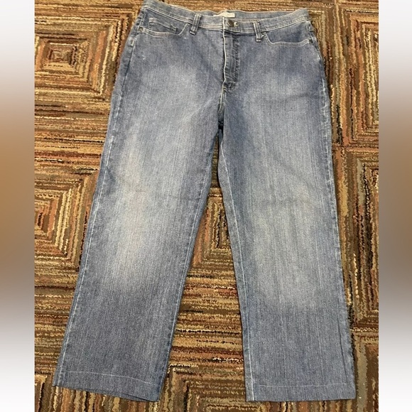 Lee Classic Fit Straight Leg Women's size 14 M Blue Denim Crop jeans breeches - Picture 1 of 7